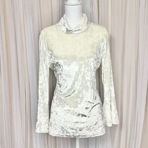 Ruby Rd. off white velvet bell sleeve turtleneck M